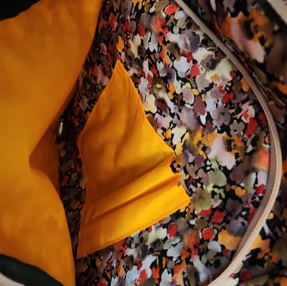 Kavu in bloom burst - Picture 5 of 9